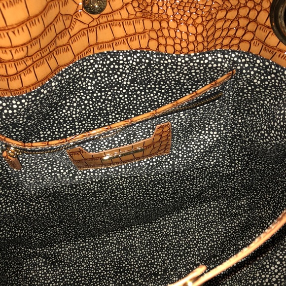 ⭐️Candy Coated Shiny Croc Embossed Tote - Picture 3 of 8